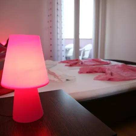 维拉熏衣草公寓 *